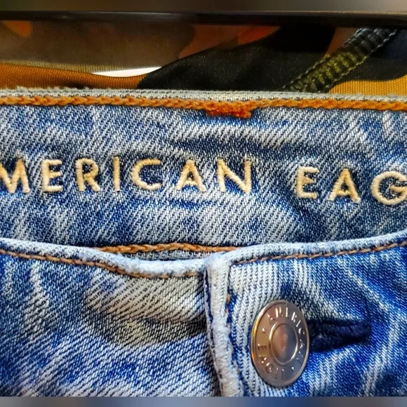 American Eagle Outfitters Light Blue Distressed Jean Shorts - Picture 3 of 4